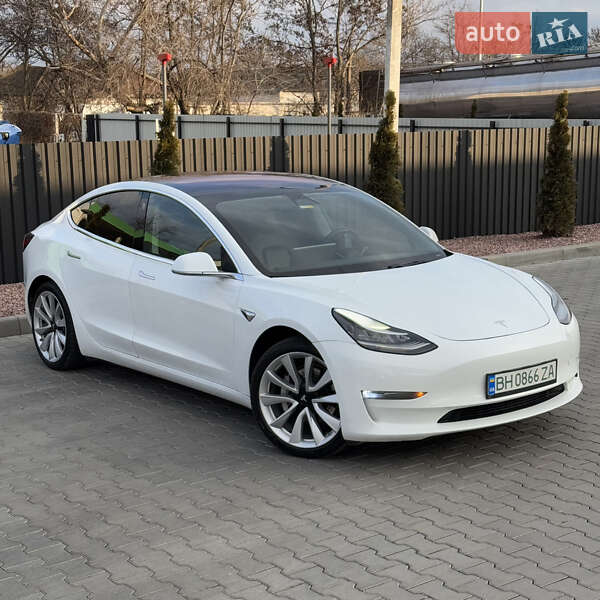 Седан Tesla Model 3 2018 в Одесі