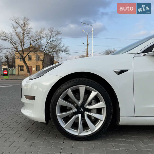 Седан Tesla Model 3 2018 в Одесі