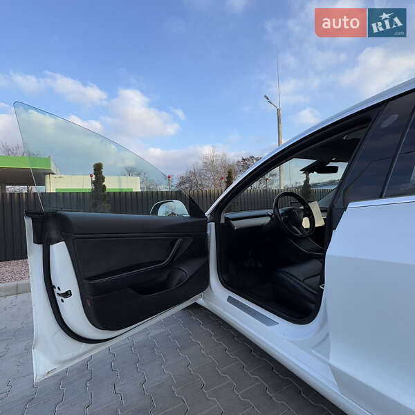 Седан Tesla Model 3 2018 в Одесі