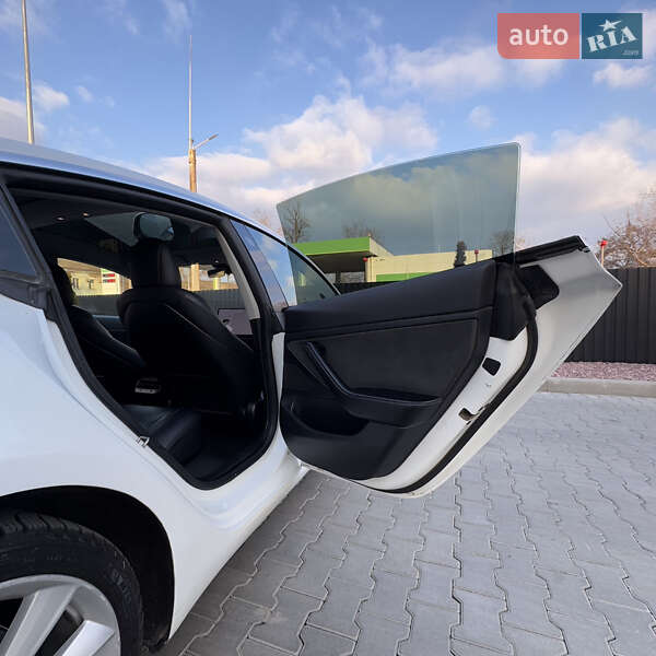 Седан Tesla Model 3 2018 в Одесі
