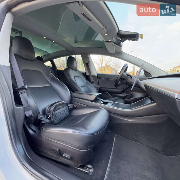 Седан Tesla Model 3 2018 в Одесі