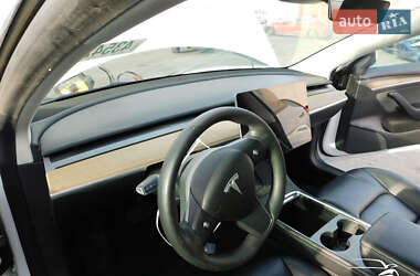 Седан Tesla Model 3 2021 в 