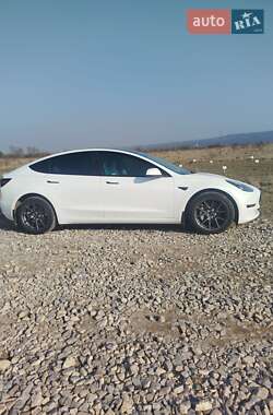 Седан Tesla Model 3 2023 в 