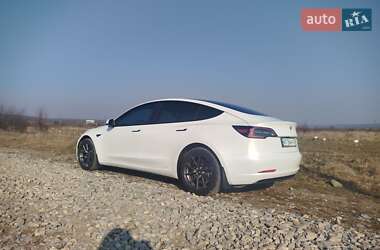Седан Tesla Model 3 2023 в 