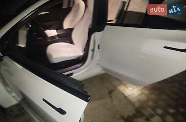 Седан Tesla Model 3 2023 в 