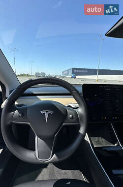 Седан Tesla Model 3 2019 в 