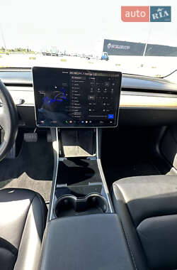 Седан Tesla Model 3 2019 в 