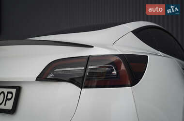 Седан Tesla Model 3 2021 в 