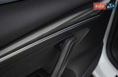 Седан Tesla Model 3 2021 в 