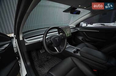 Седан Tesla Model 3 2021 в 