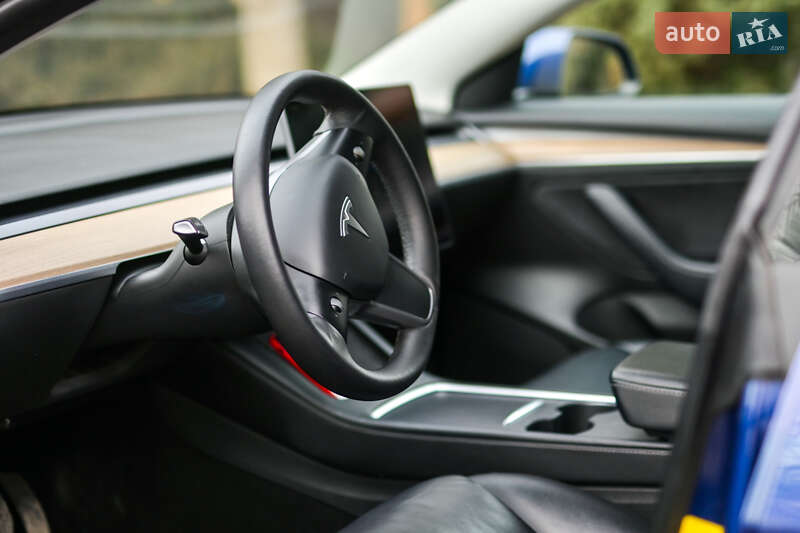 Седан Tesla Model 3 2022 в Ивано-Франковске