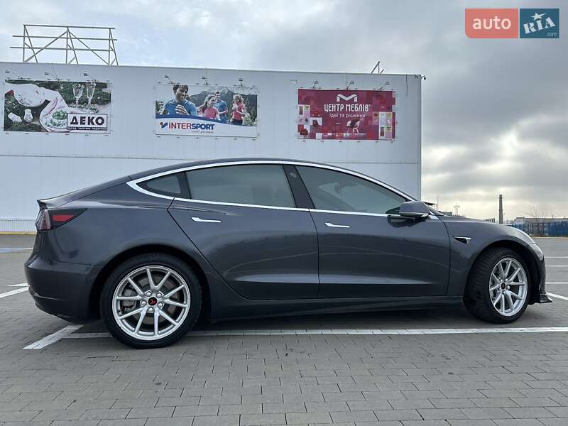 Седан Tesla Model 3 2018 в Одесі
