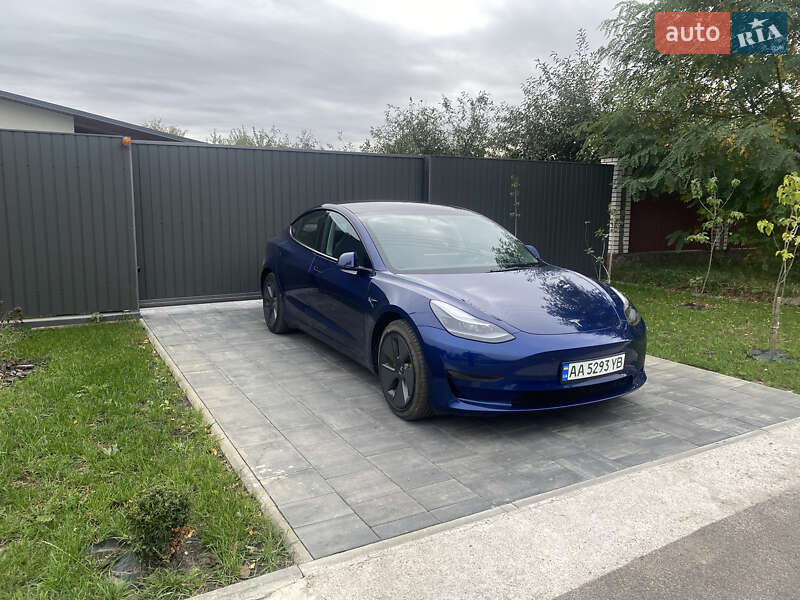Седан Tesla Model 3 2021 в Киеве
