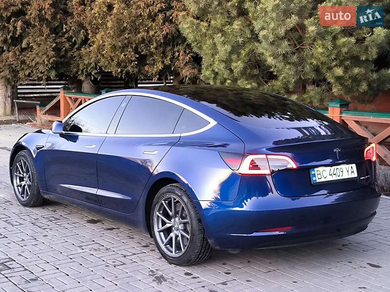 Седан Tesla Model 3 2019 в Самборі