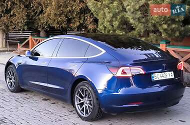 Седан Tesla Model 3 2020 в 