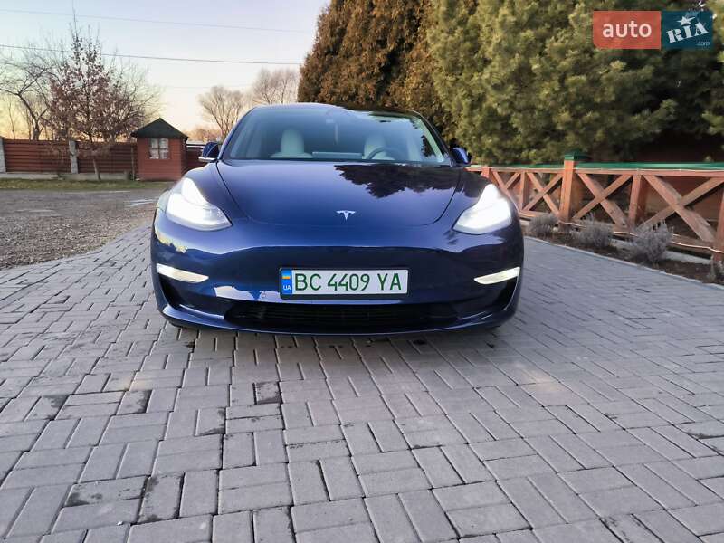 Седан Tesla Model 3 2019 в Самборі