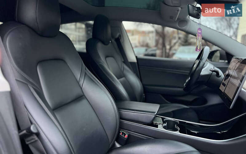 Седан Tesla Model 3 2019 в Ивано-Франковске