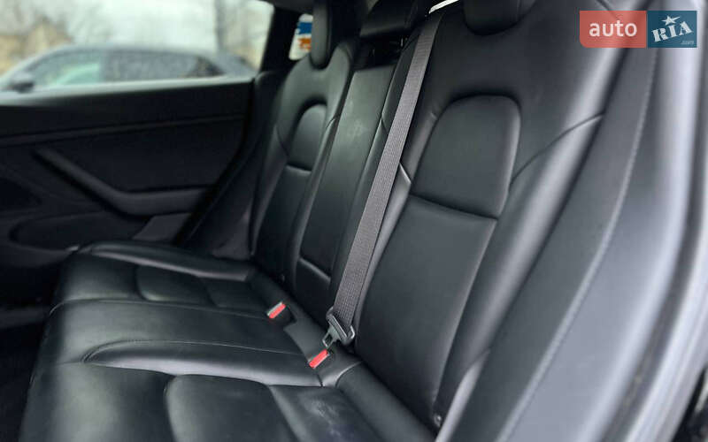 Седан Tesla Model 3 2019 в Ивано-Франковске