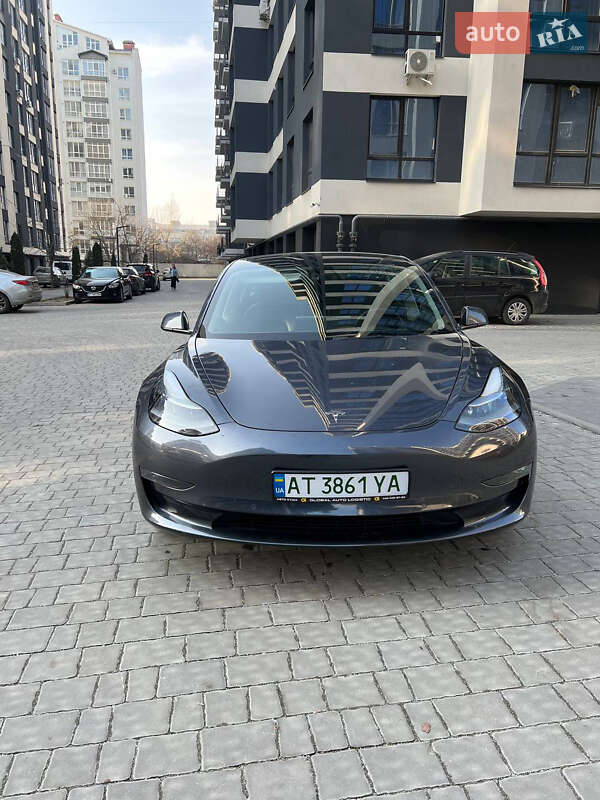 Седан Tesla Model 3 2022 в Ивано-Франковске
