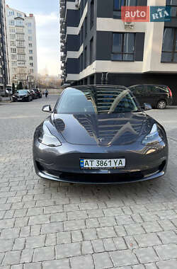 Седан Tesla Model 3 2022 в 
