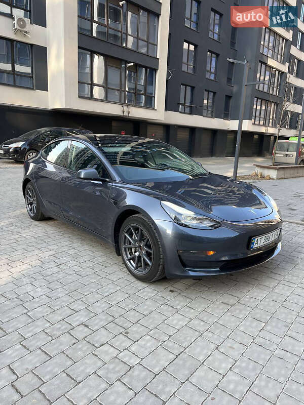Седан Tesla Model 3 2022 в Ивано-Франковске