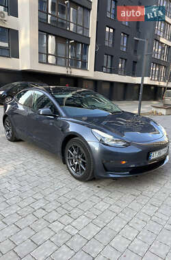Седан Tesla Model 3 2022 в 