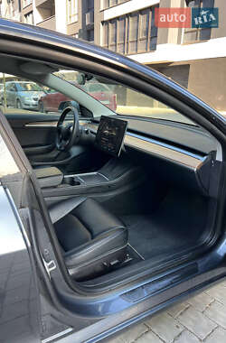 Седан Tesla Model 3 2022 в 