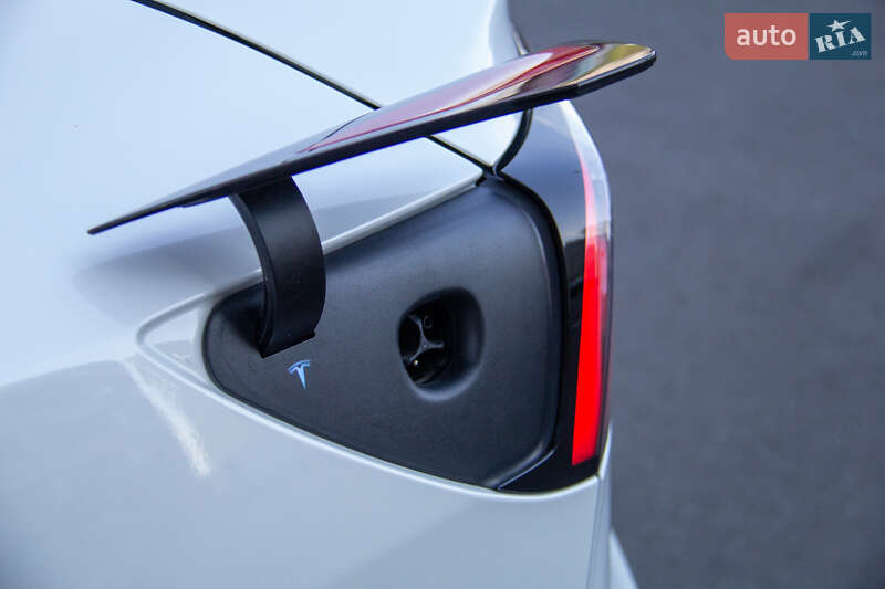 Седан Tesla Model 3 2021 в Києві