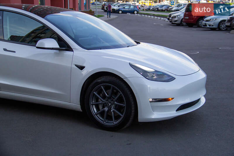 Седан Tesla Model 3 2021 в Києві
