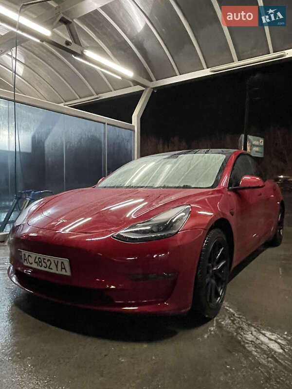 Седан Tesla Model 3 2021 в 