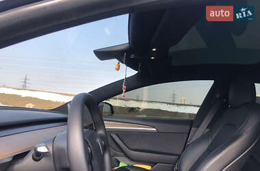 Седан Tesla Model 3 2021 в 