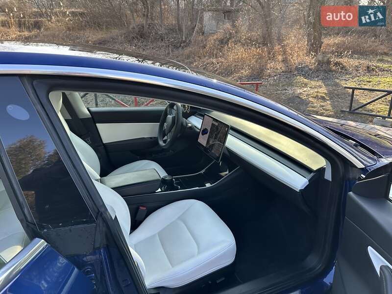 Седан Tesla Model 3 2019 в Львове