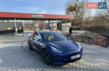 Седан Tesla Model 3 2019 в Львове