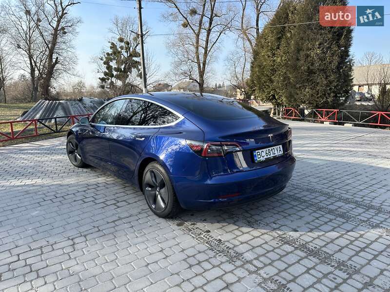 Седан Tesla Model 3 2019 в Львове