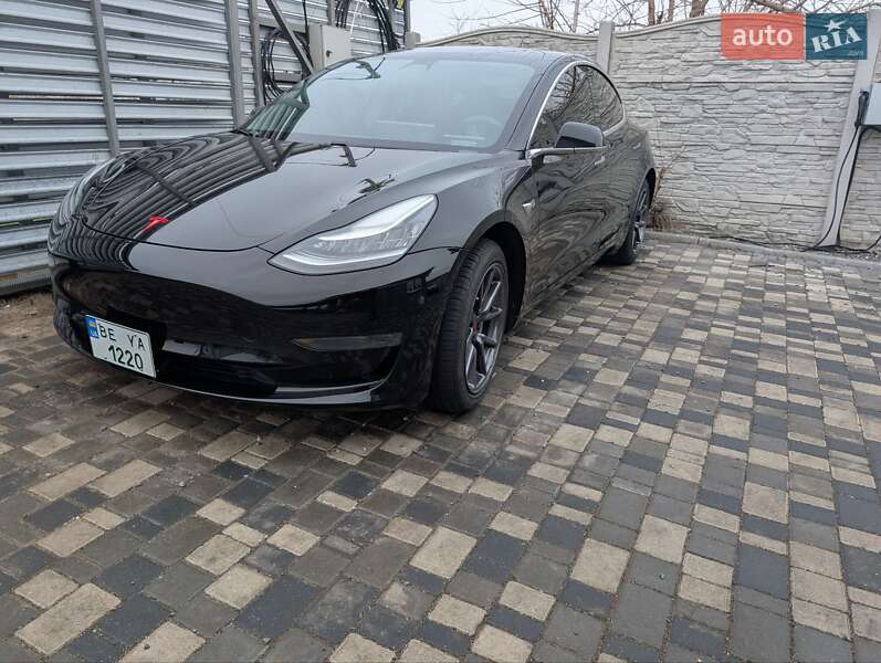 Седан Tesla Model 3 2019 в 
