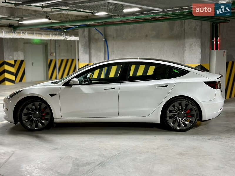 Седан Tesla Model 3 2021 в Києві