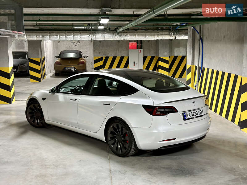 Седан Tesla Model 3 2021 в Києві
