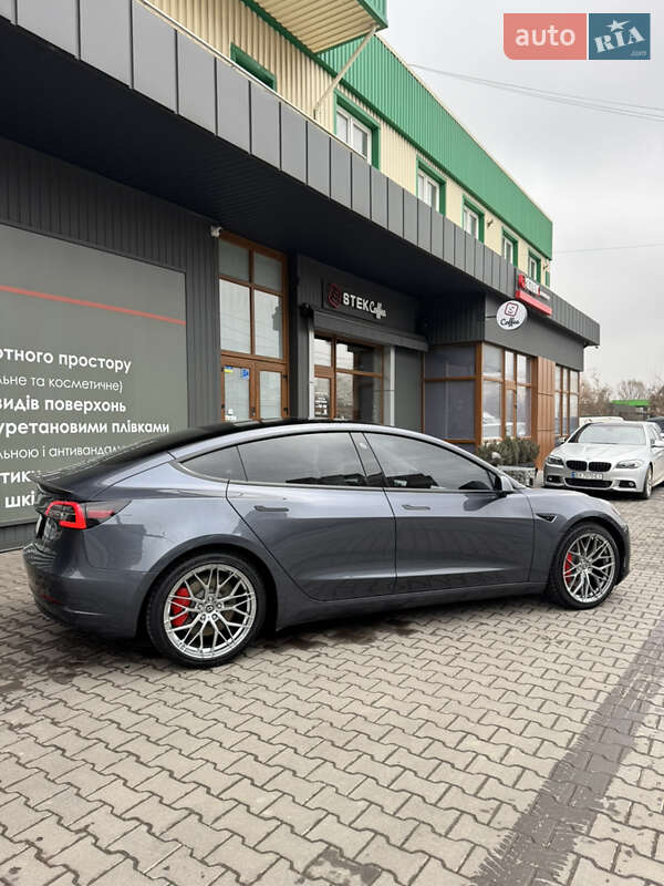 Седан Tesla Model 3 2022 в Києві