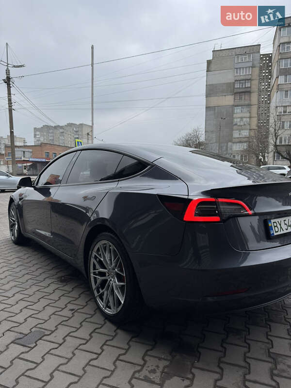 Седан Tesla Model 3 2022 в Києві