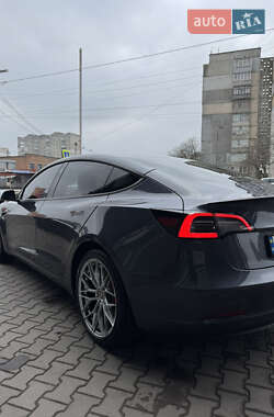 Седан Tesla Model 3 2022 в 