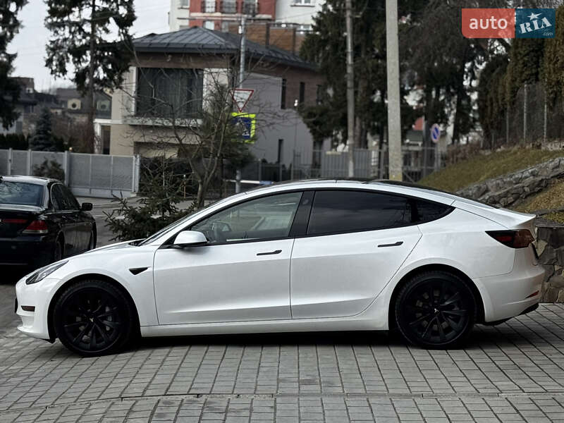 Седан Tesla Model 3 2022 в Львове