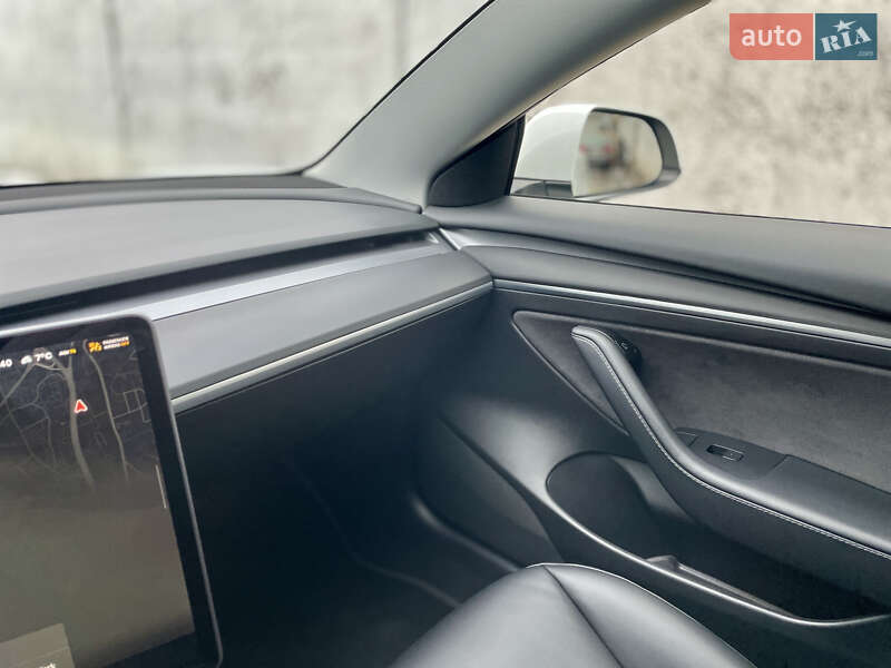 Седан Tesla Model 3 2021 в Києві
