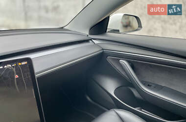 Седан Tesla Model 3 2021 в 