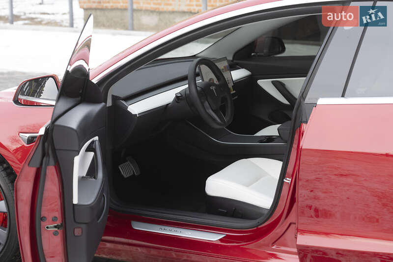 Седан Tesla Model 3 2020 в Києві