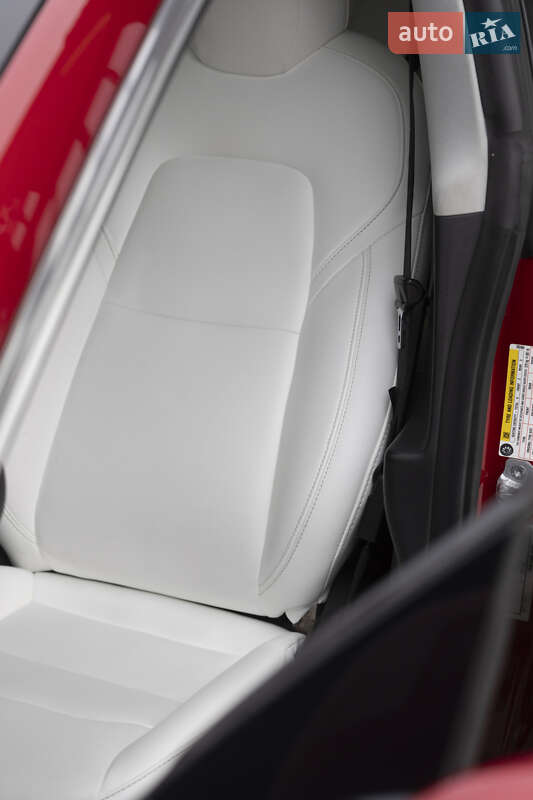 Седан Tesla Model 3 2020 в Києві