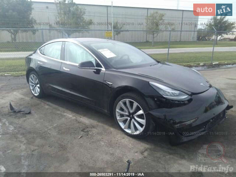 Седан Tesla Model 3 2018 в Киеве