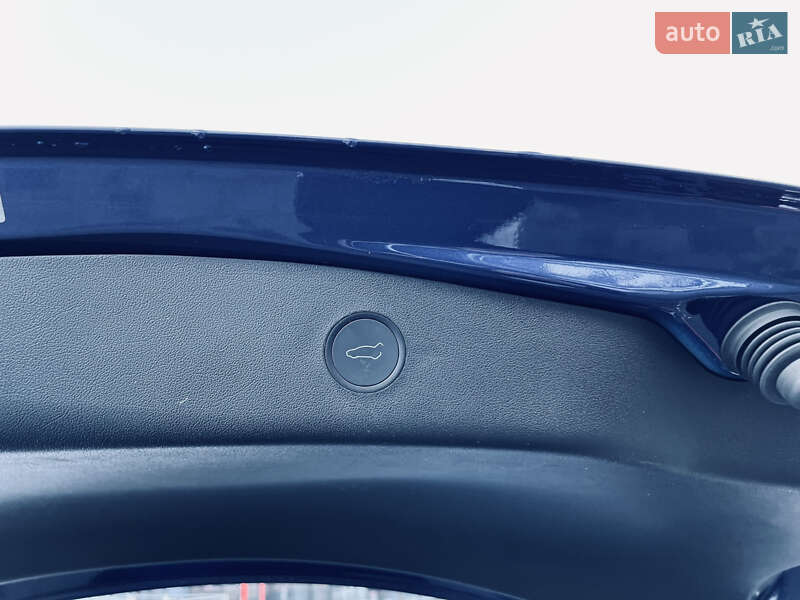 Седан Tesla Model 3 2021 в Киеве