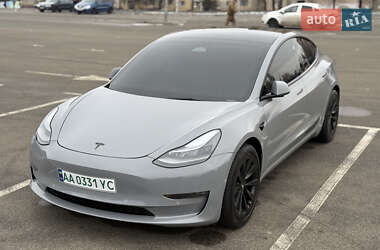 Седан Tesla Model 3 2022 в 