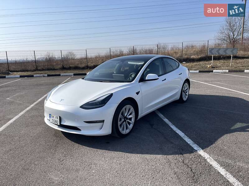 Седан Tesla Model 3 2022 в Ровно