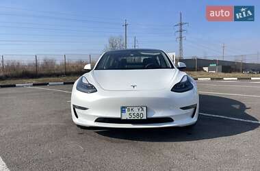 Седан Tesla Model 3 2022 в Ровно